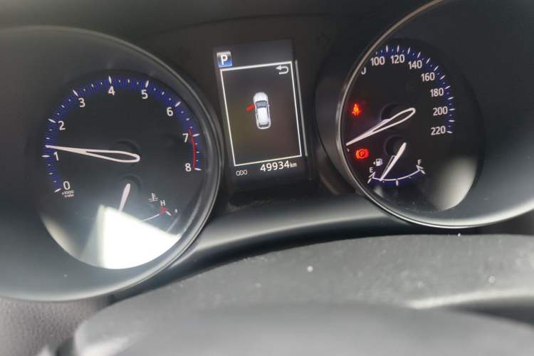 Used Toyota C-HR 2020 2.0L Leading Edition Odometer Close Up