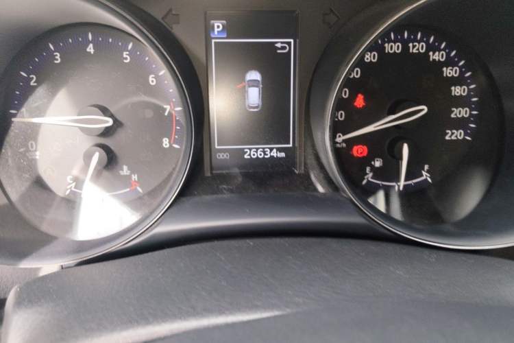Used Toyota C-HR 2020 2.0L Leading Edition Odometer Close Up
