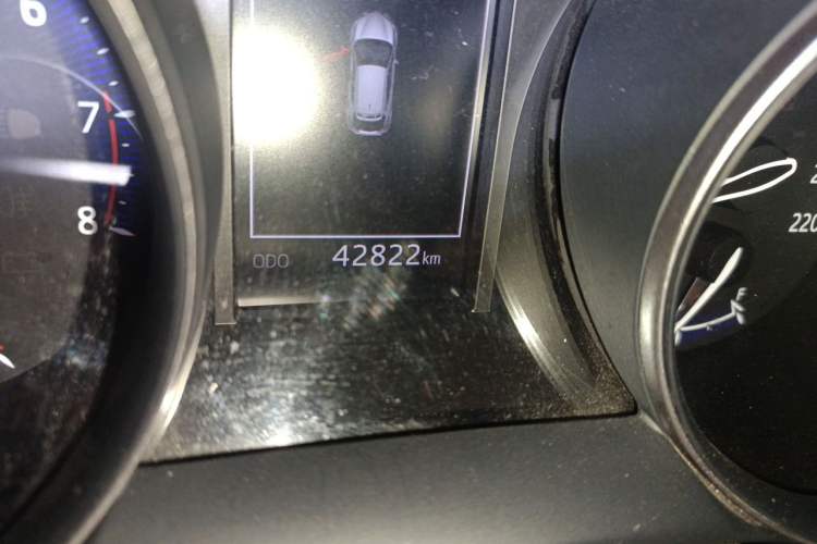 Used Toyota C-HR 2020 2.0L Comfort Edition Odometer Close Up