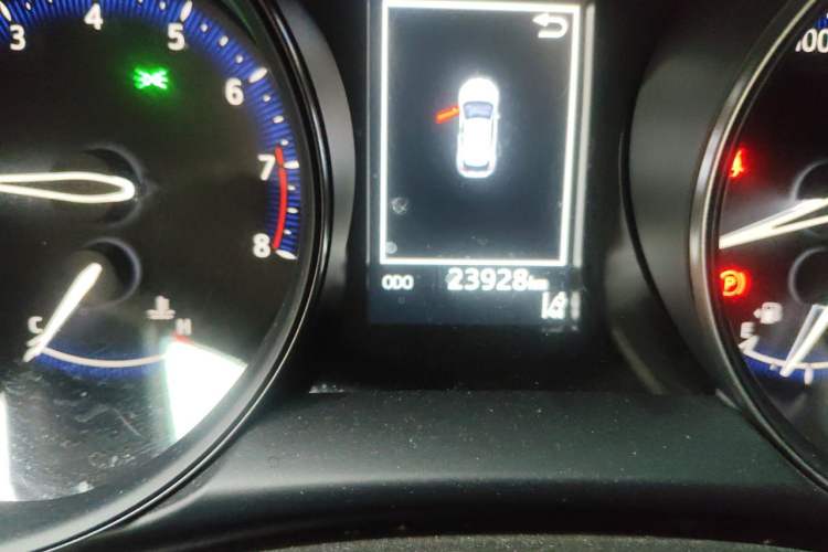 Used Toyota C-HR 2020 2.0L Leading Edition Odometer Close Up