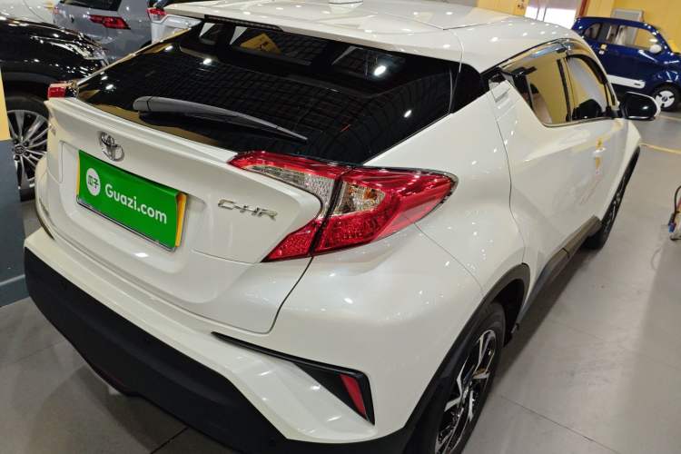 Used Toyota C-HR 2020 2.0L Leading Edition Rear Right 45 Deg