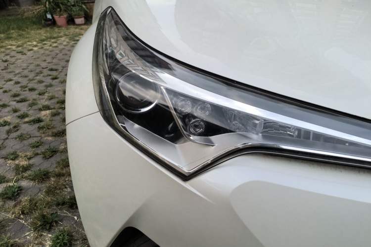 Used Toyota C-HR 2020 2.0L Leading Edition Right Front Headlight