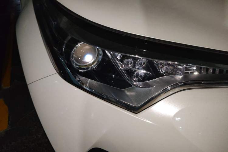 Used Toyota C-HR 2020 2.0L Leading Edition Right Front Headlight