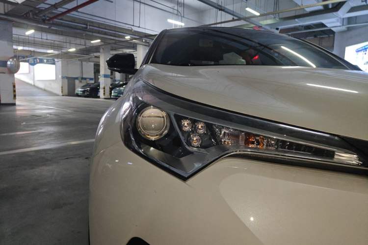 Used Toyota C-HR 2020 2.0L Leading Edition Right Front Headlight