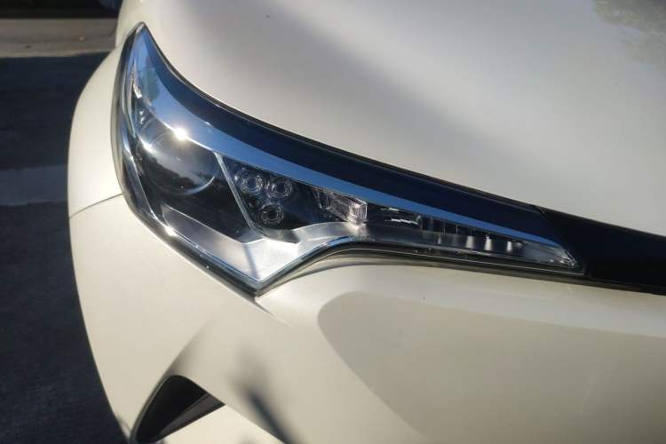 Used Toyota C-HR 2020 2.0L Leading Edition Right Front Headlight