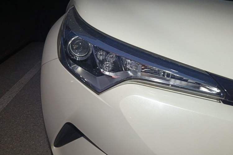 Used Toyota C-HR 2020 2.0L Comfort Edition Right Front Headlight