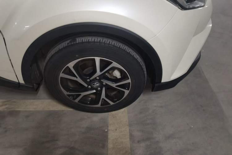 Used Toyota C-HR 2020 2.0L Leading Edition Right Front Wheel Hub