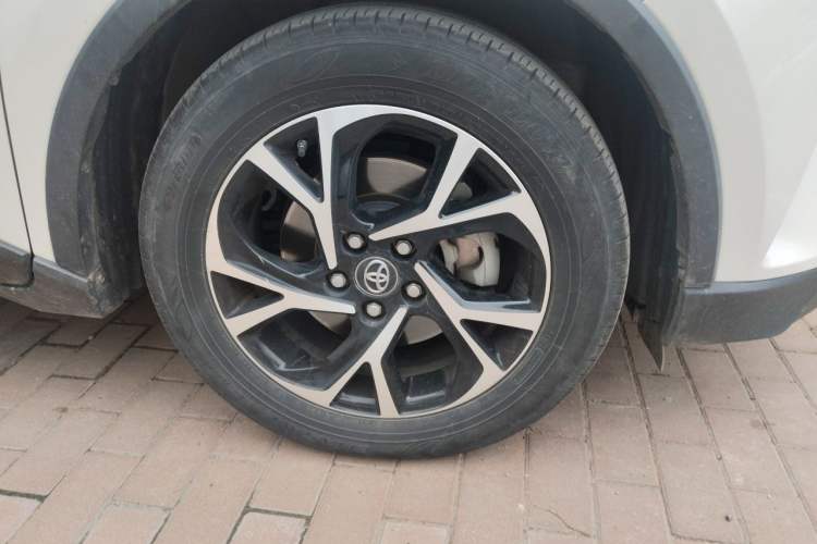 Used Toyota C-HR 2020 2.0L Leading Edition Right Front Wheel Hub