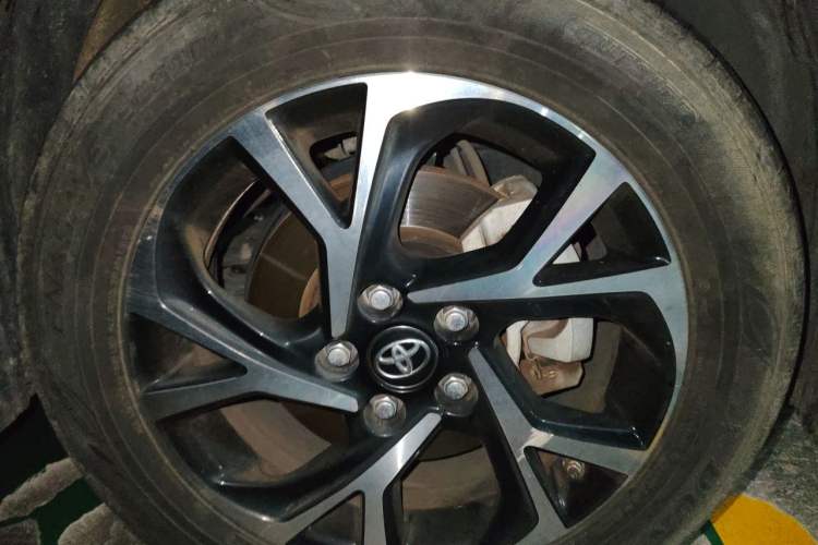 Used Toyota C-HR 2020 2.0L Leading Edition Right Front Wheel Hub