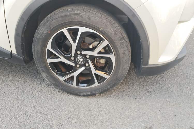 Used Toyota C-HR 2020 2.0L Comfort Edition Right Front Wheel Hub