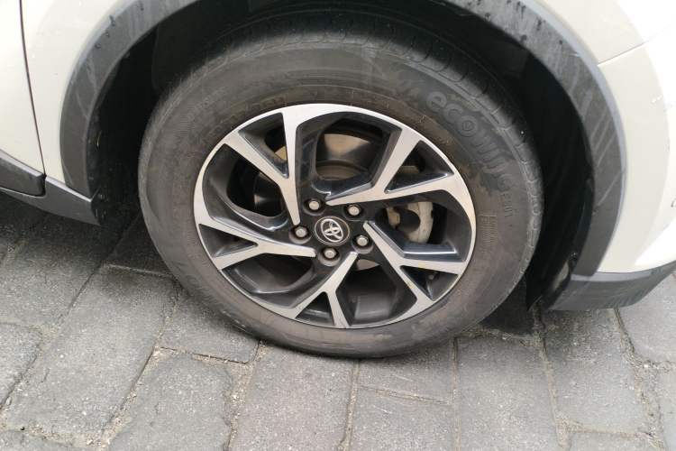 Used Toyota C-HR 2020 2.0L Leading Edition Right Front Wheel Hub