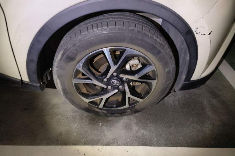 Used Toyota C-HR 2020 2.0L Leading Edition Right Front Wheel Hub