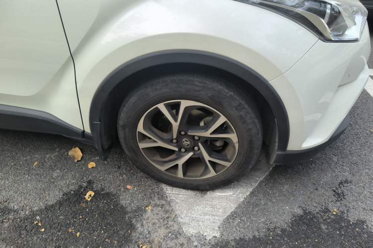 Used Toyota C-HR 2020 2.0L Leading Edition Right Front Wheel Hub