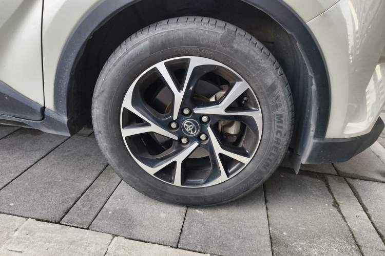 Used Toyota C-HR 2020 2.0L Leading Edition Right Front Wheel Hub