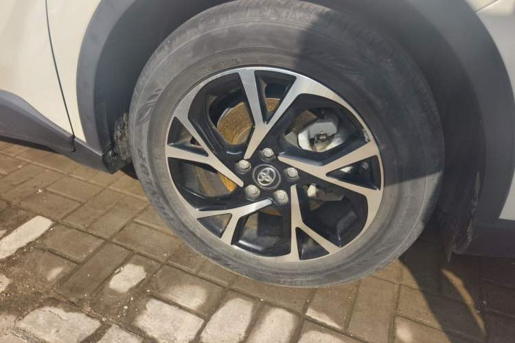 Used Toyota C-HR 2020 2.0L Leading Edition Right Front Wheel Hub