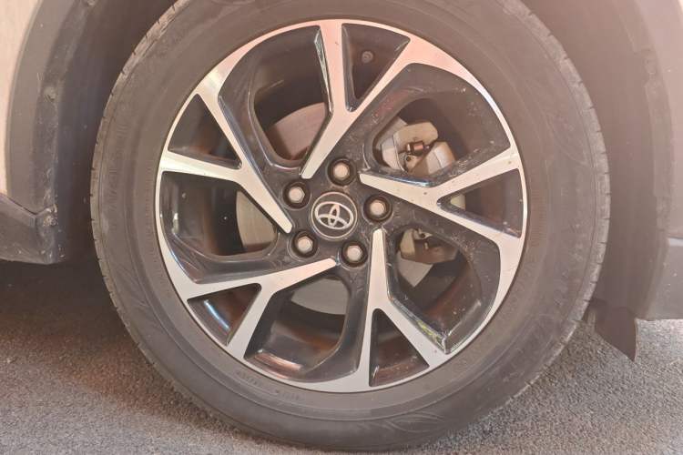 Used Toyota C-HR 2020 2.0L Leading Edition Right Front Wheel Hub