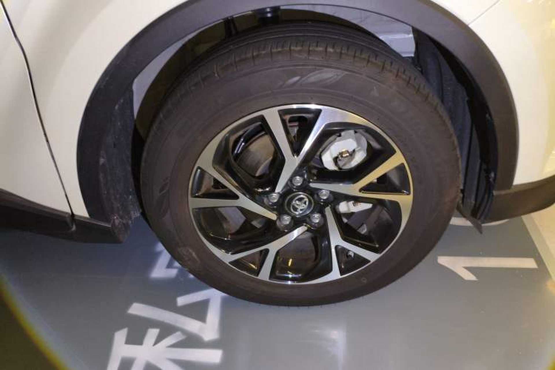 Used Toyota C-HR 2020 2.0L Leading Edition Right Front Wheel Hub