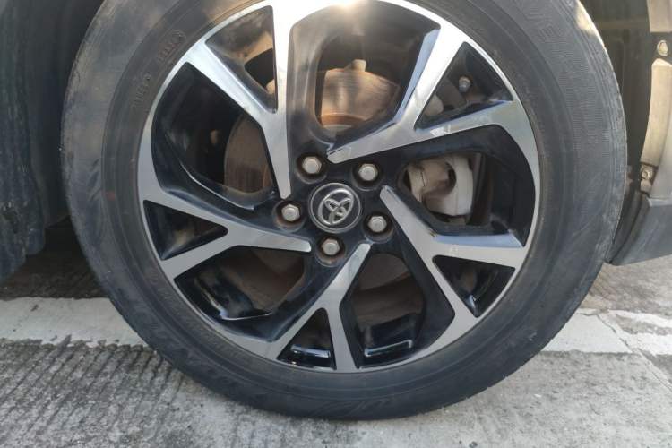 Used Toyota C-HR 2020 2.0L Leading Edition Right Front Wheel Hub