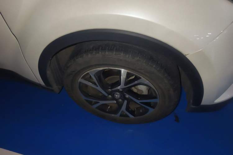 Used Toyota C-HR 2020 2.0L Leading Edition Right Front Wheel Hub