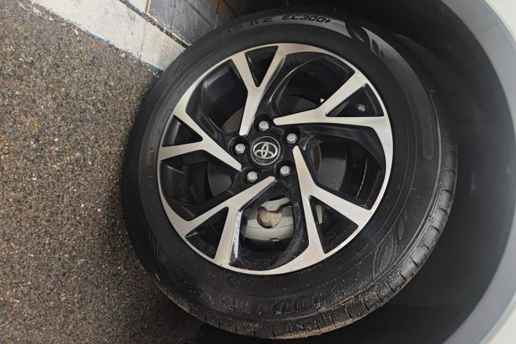 Used Toyota C-HR 2020 2.0L Luxury Edition Right Front Wheel Hub