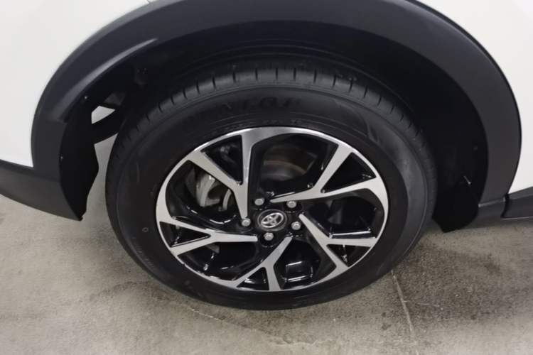 Used Toyota C-HR 2020 2.0L Luxury Edition Right Rear Wheel Hub