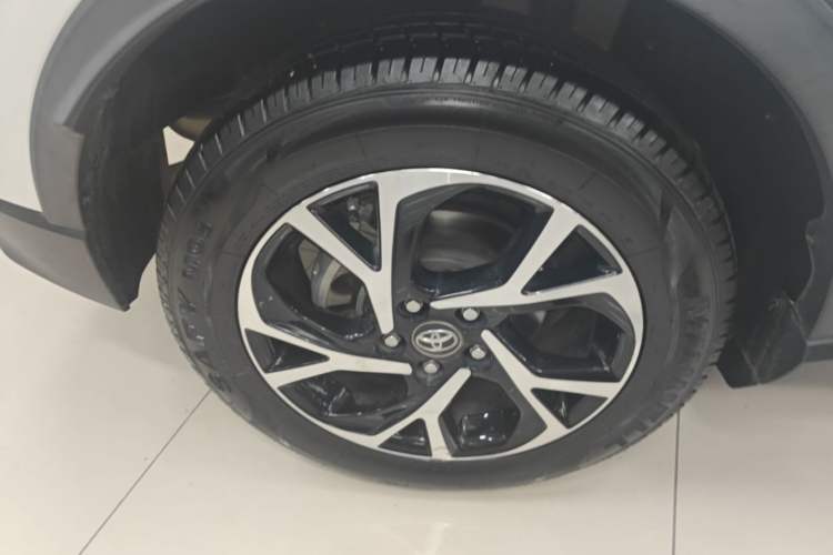Used Toyota C-HR 2020 2.0L Leading Edition Right Rear Wheel Hub