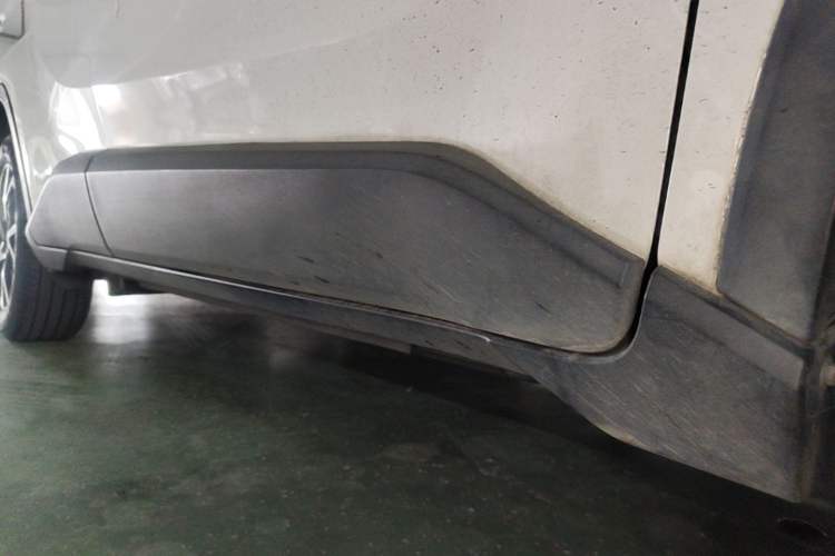 Used Toyota C-HR 2020 2.0L Luxury Edition Right Side Sill
