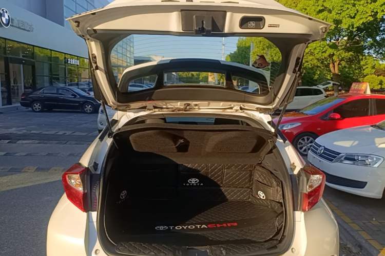 Used Toyota C-HR 2020 2.0L Leading Edition Trunk