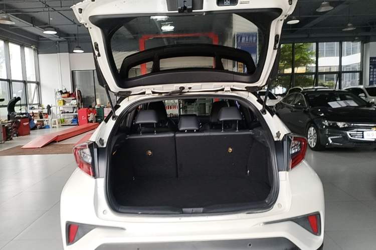Used Toyota C-HR 2020 2.0L Luxury Edition Trunk
