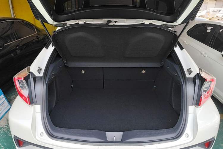 Used Toyota C-HR 2020 2.0L Luxury Edition Trunk