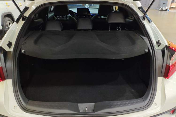 Used Toyota C-HR 2020 2.0L Leading Edition Trunk