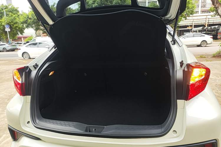 Used Toyota C-HR 2020 2.0L Leading Edition Trunk