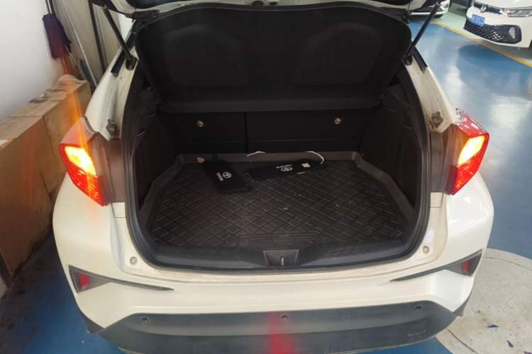 Used Toyota C-HR 2020 2.0L Leading Edition Trunk