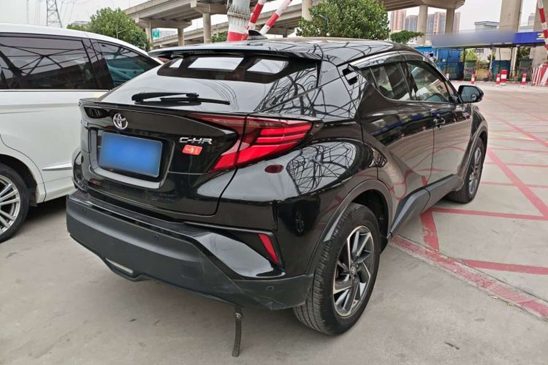 Used Toyota C-HR 2021 2.0L Luxury Edition Exterior 5