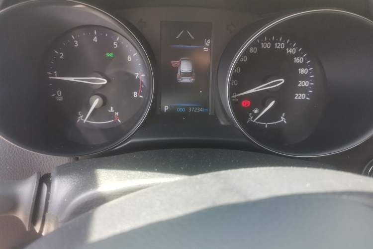 Used Toyota C-HR 2021 2.0L Comfort Edition Odometer Close Up