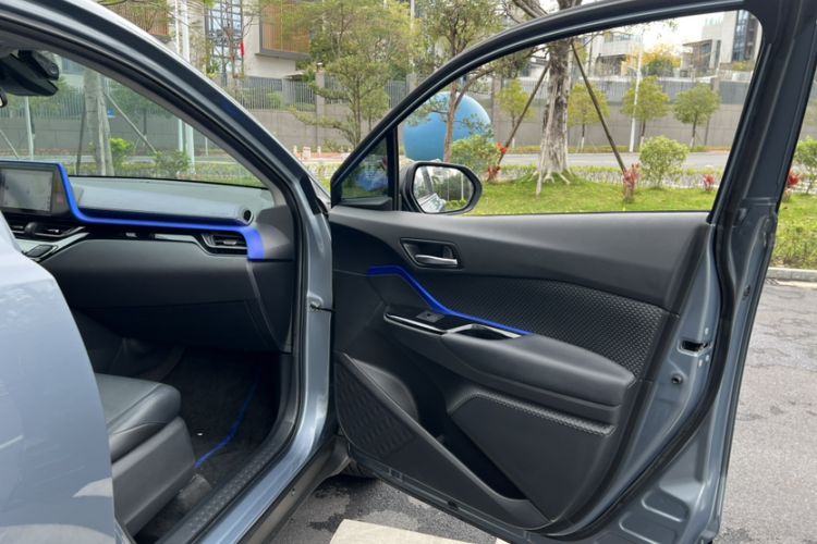 Used Toyota C-HR 2021 2.0L Luxury Edition Interior 2