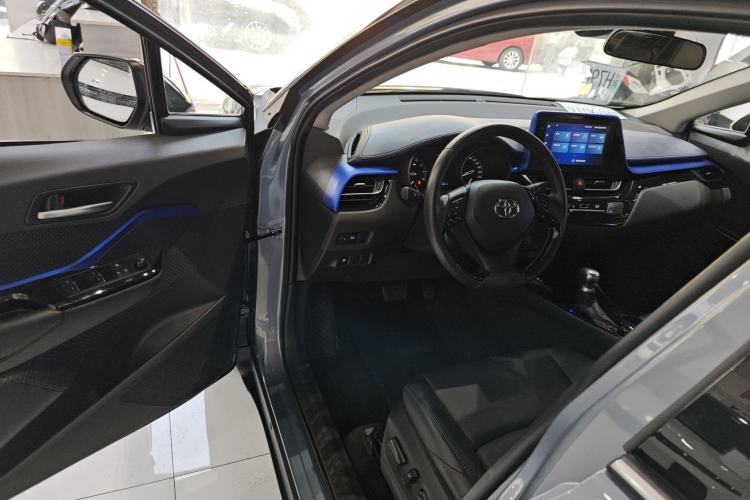Used Toyota C-HR 2021 2.0L Luxury Edition Interior 2