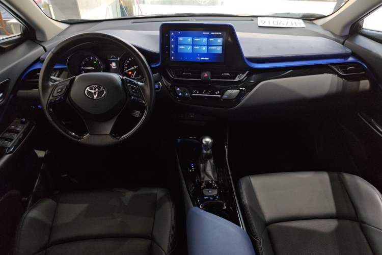 Used Toyota C-HR 2021 2.0L Luxury Edition Interior 3