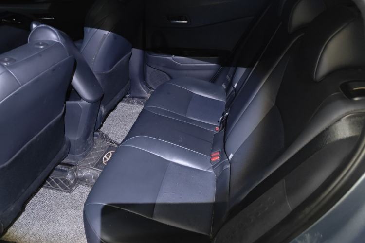 Used Toyota C-HR 2021 Dual-Motor 2.0L E-CVT Luxury Edition Interior 4
