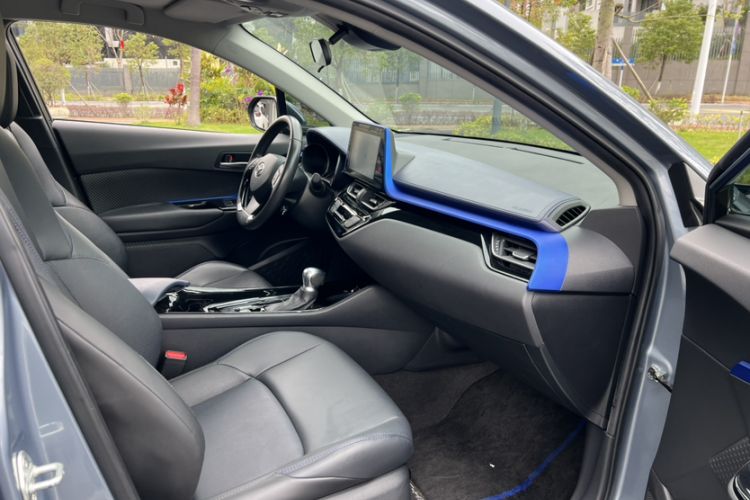 Used Toyota C-HR 2021 2.0L Luxury Edition Interior 5