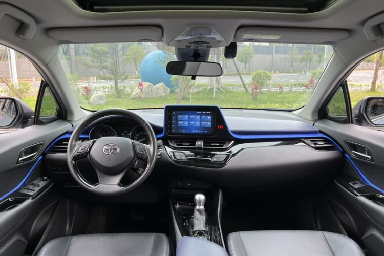 Used Toyota C-HR 2021 2.0L Luxury Edition Interior 7