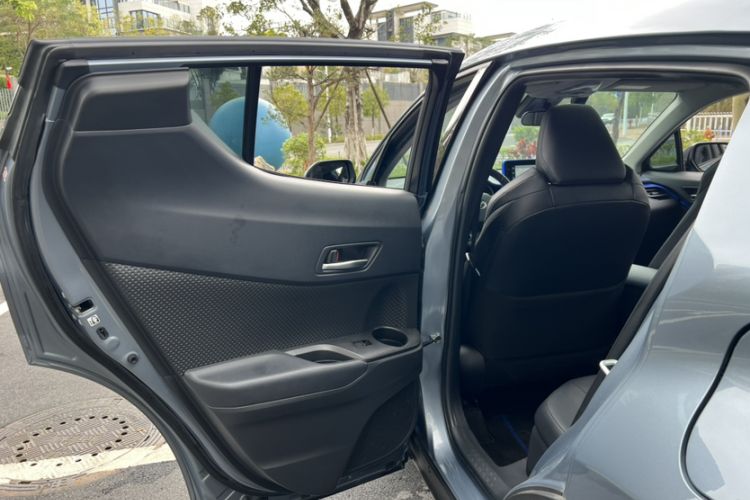 Used Toyota C-HR 2021 2.0L Luxury Edition Interior 9