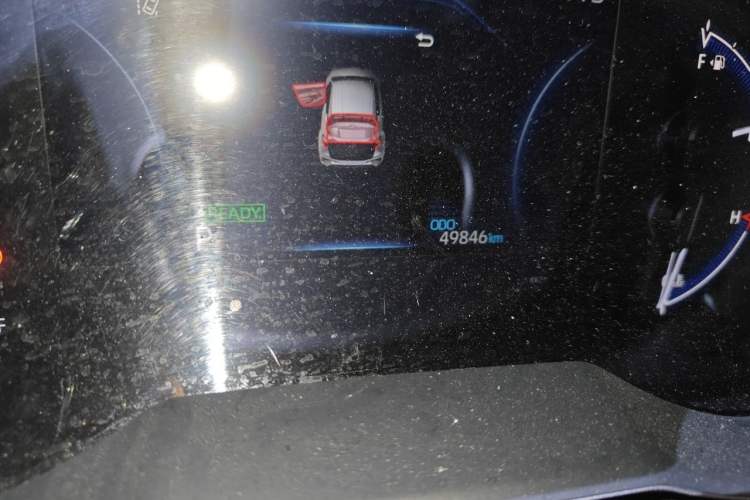 Used Toyota C-HR 2021 Dual-Motor 2.0L E-CVT Luxury Edition Odometer Close Up