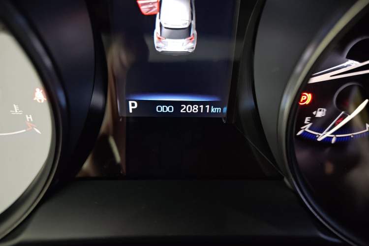 Used Toyota C-HR 2021 2.0L Luxury Edition Odometer Close Up