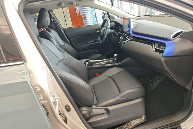 Used Toyota C-HR 2021 2.0L Luxury Edition Right Front Seat