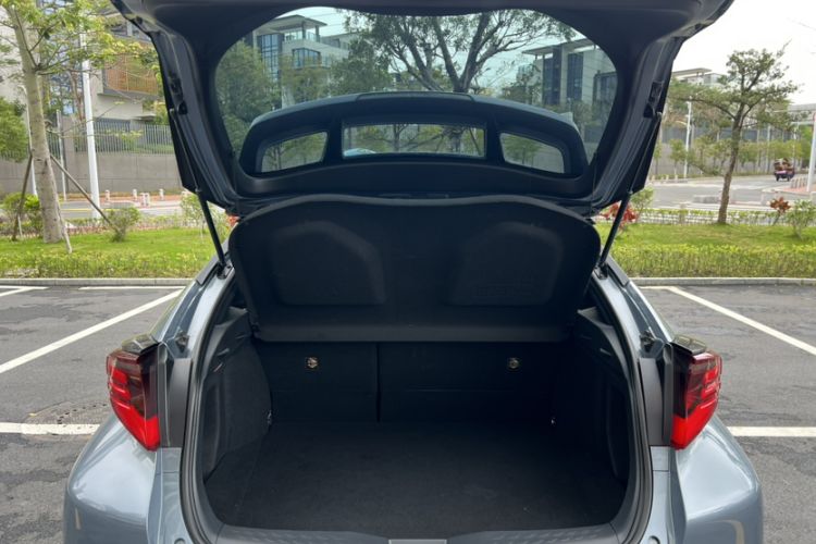 Used Toyota C-HR 2021 2.0L Luxury Edition Trunk