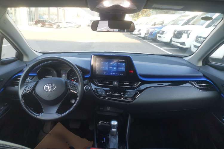 Used Toyota C-HR 2021 2.0L Luxury Edition Center Console