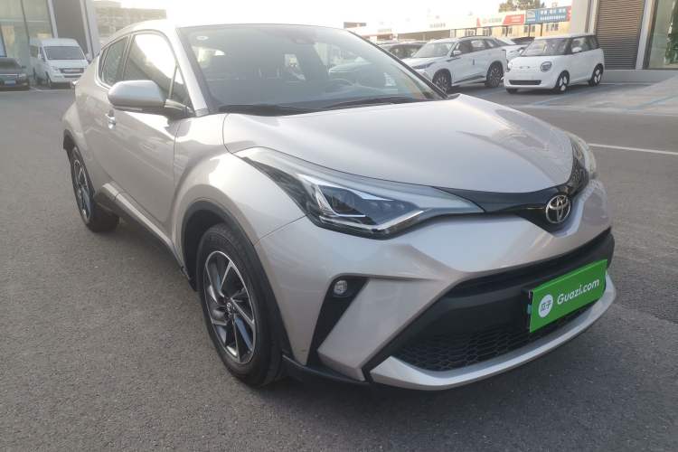 Used Toyota C-HR 2021 2.0L Luxury Edition Front Right 45 Deg