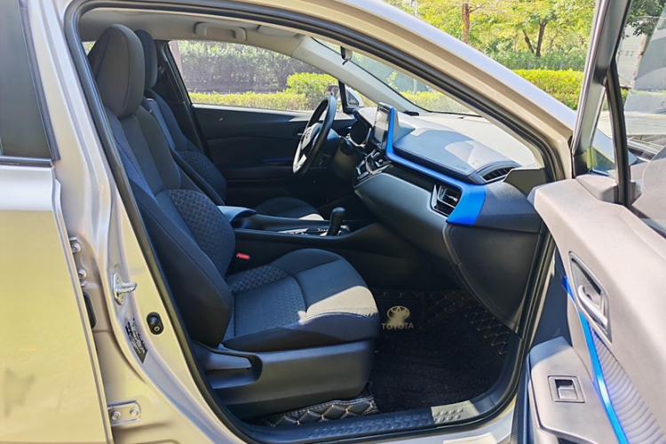 Used Toyota C-HR 2021 2.0L Comfort Edition Interior 7