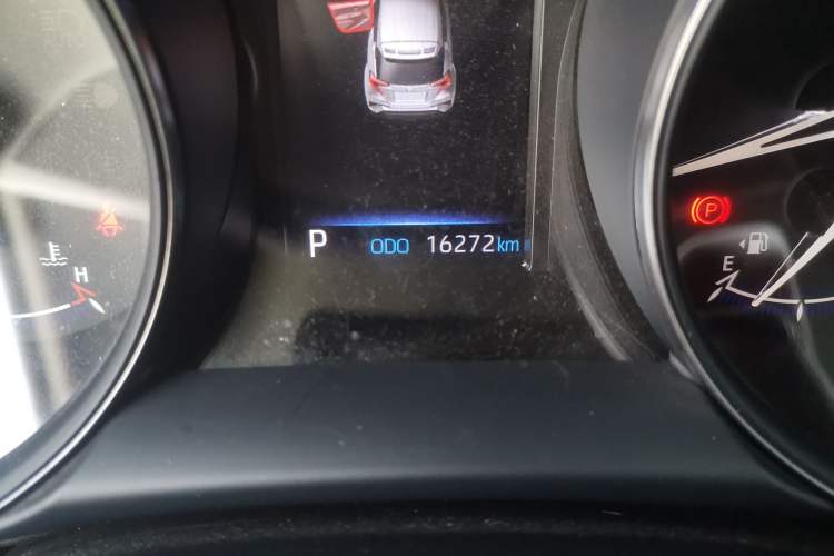 Used Toyota C-HR 2021 2.0L Luxury Edition Odometer Close Up